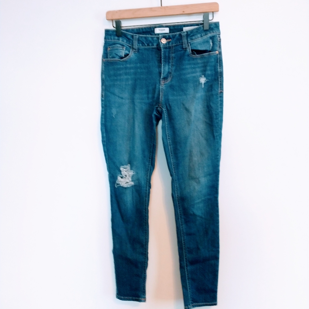 Kensie medium wash knockout skinny jeans size 6, mild stretching at crotch